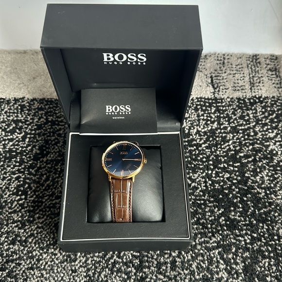 Hugo  Boss brown leather watch - Picture 2 of 14